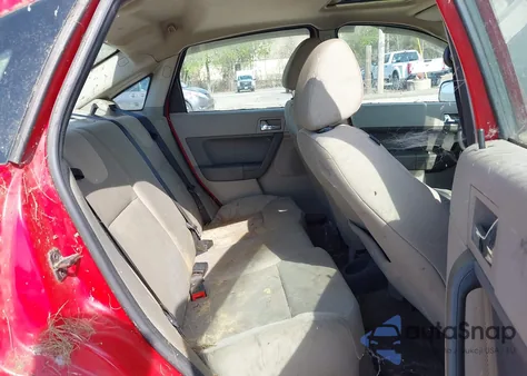 2008 Ford Focus Se/Ses из США, поврежденный, VIN 1FAHP35N88W231960